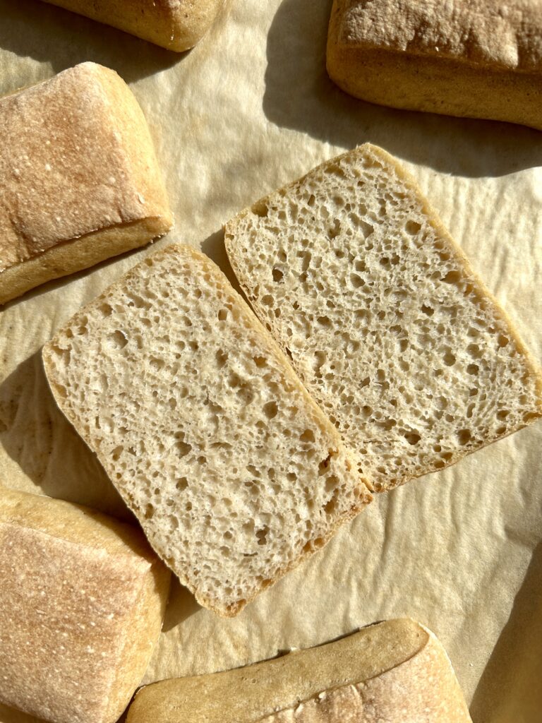 foccacia con topping de vegetales